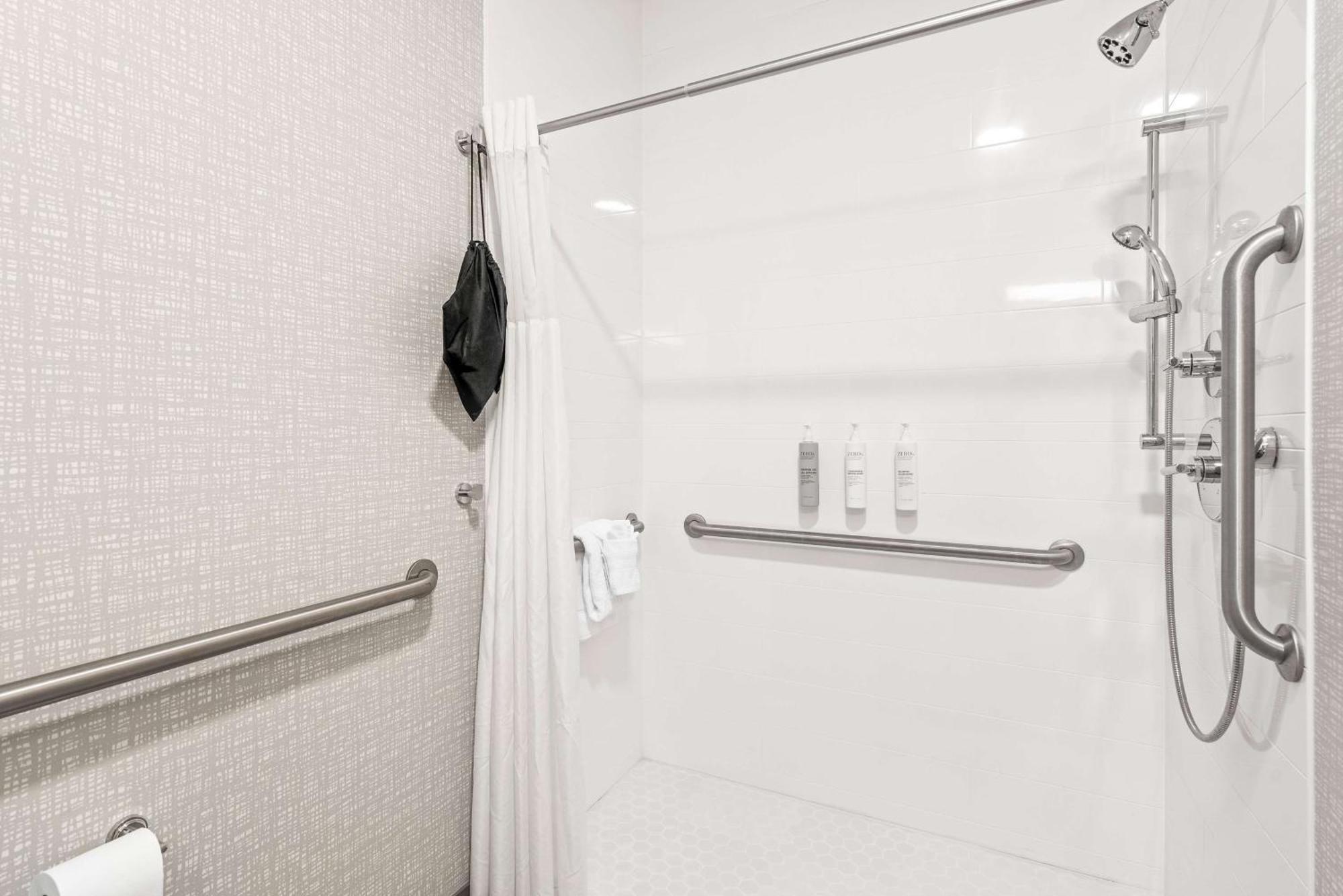 Hampton Inn Columbus-North Esterno foto