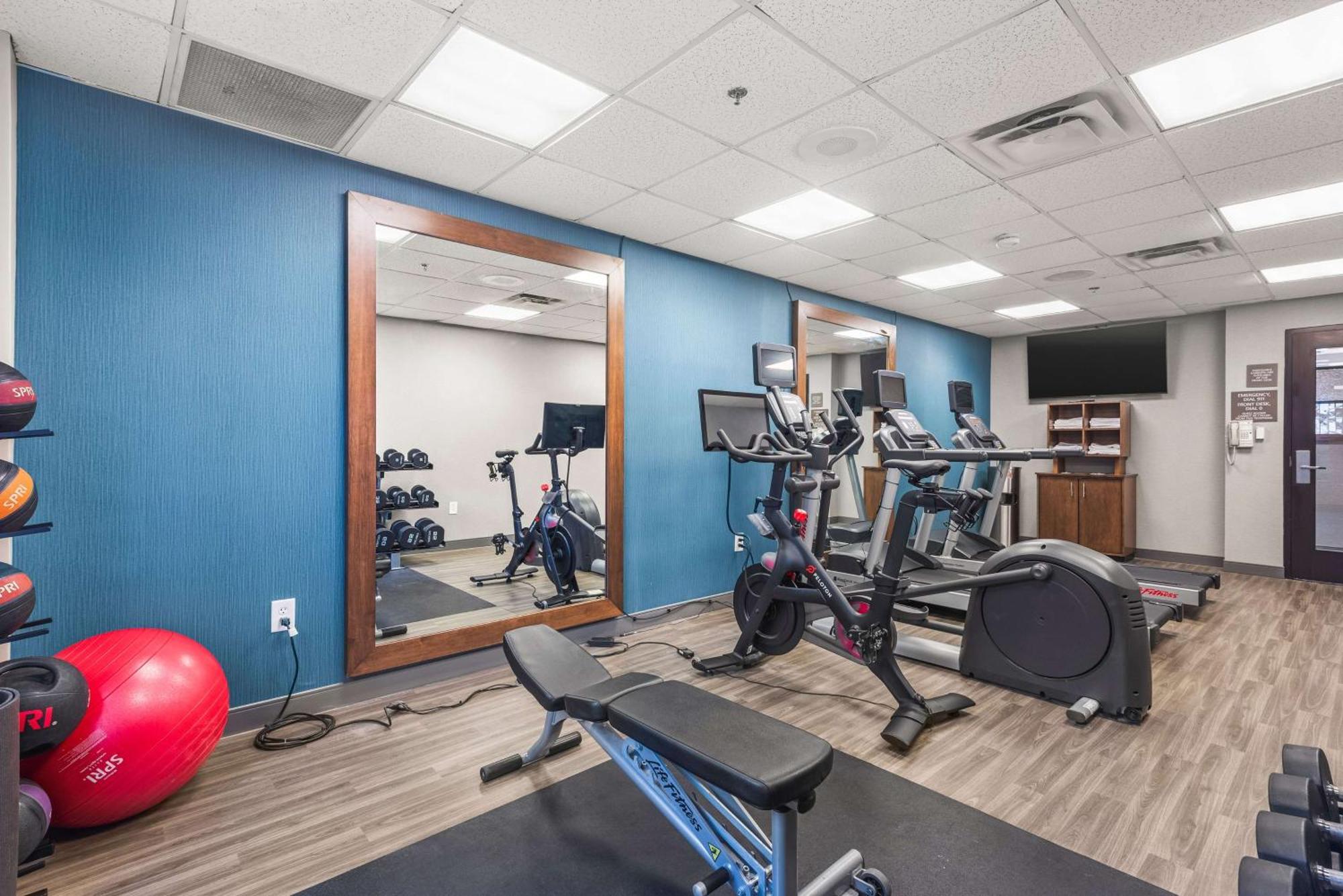 Hampton Inn Columbus-North Esterno foto