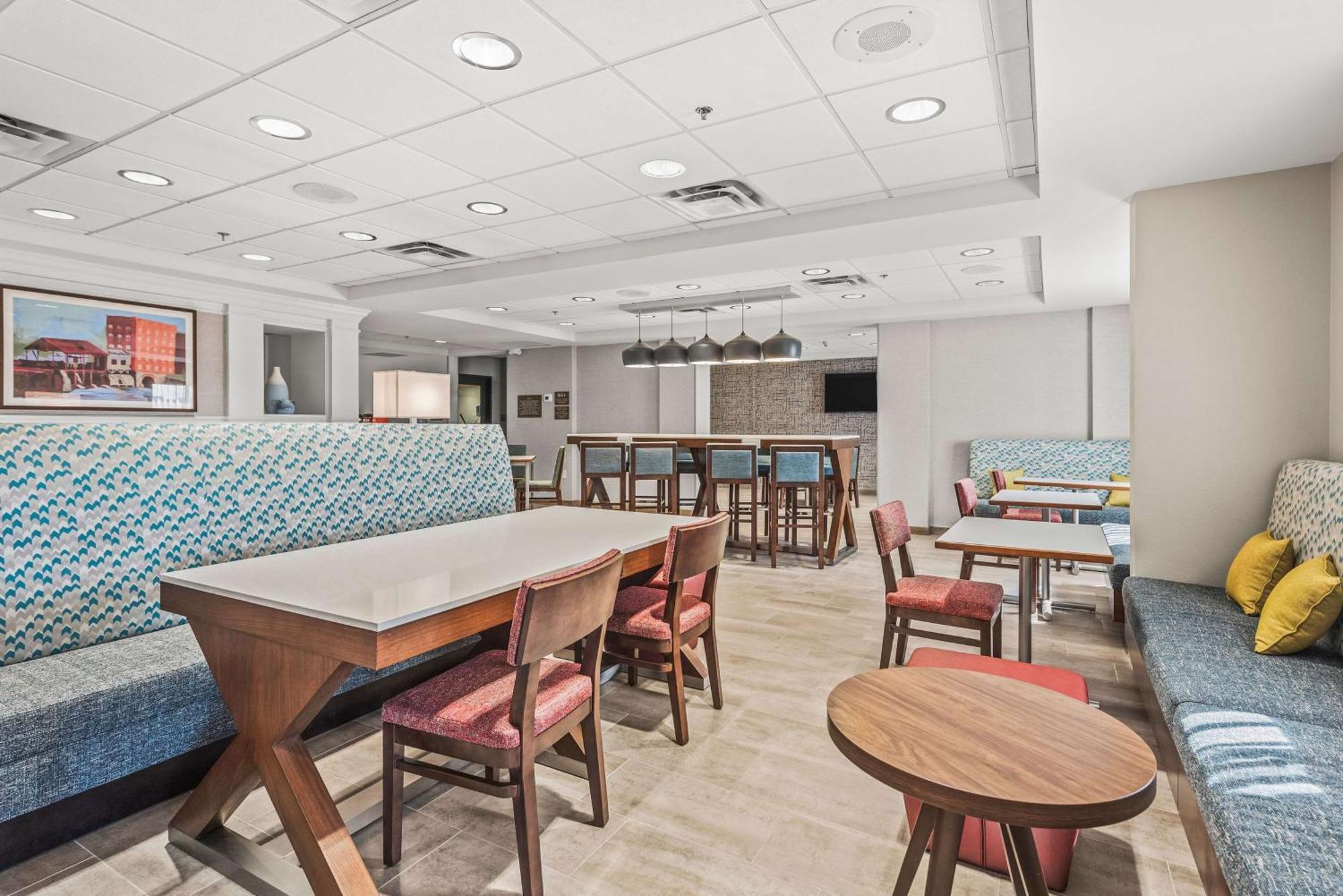 Hampton Inn Columbus-North Esterno foto