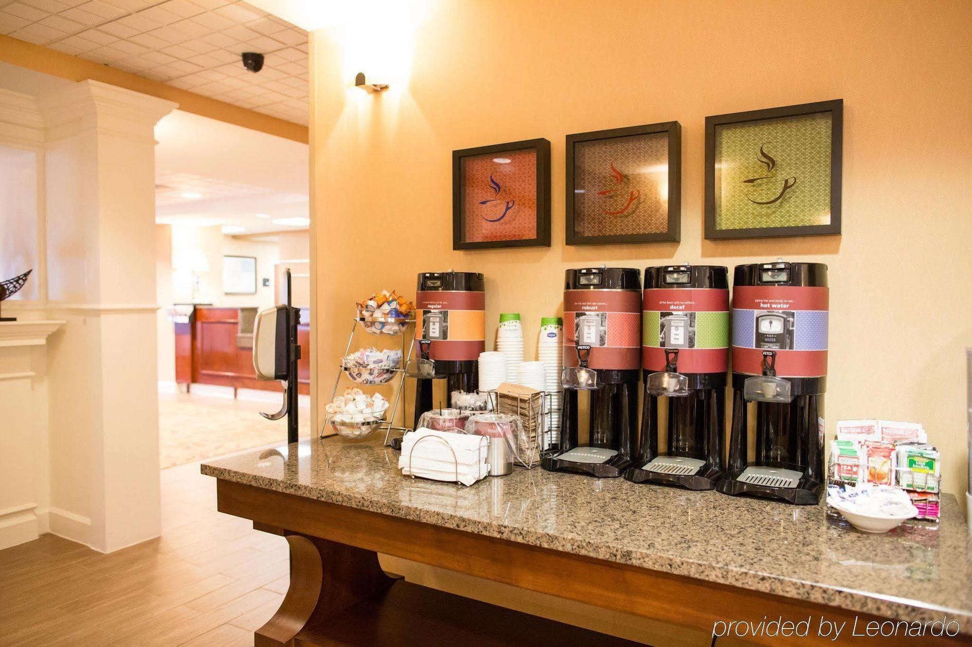 Hampton Inn Columbus-North Esterno foto