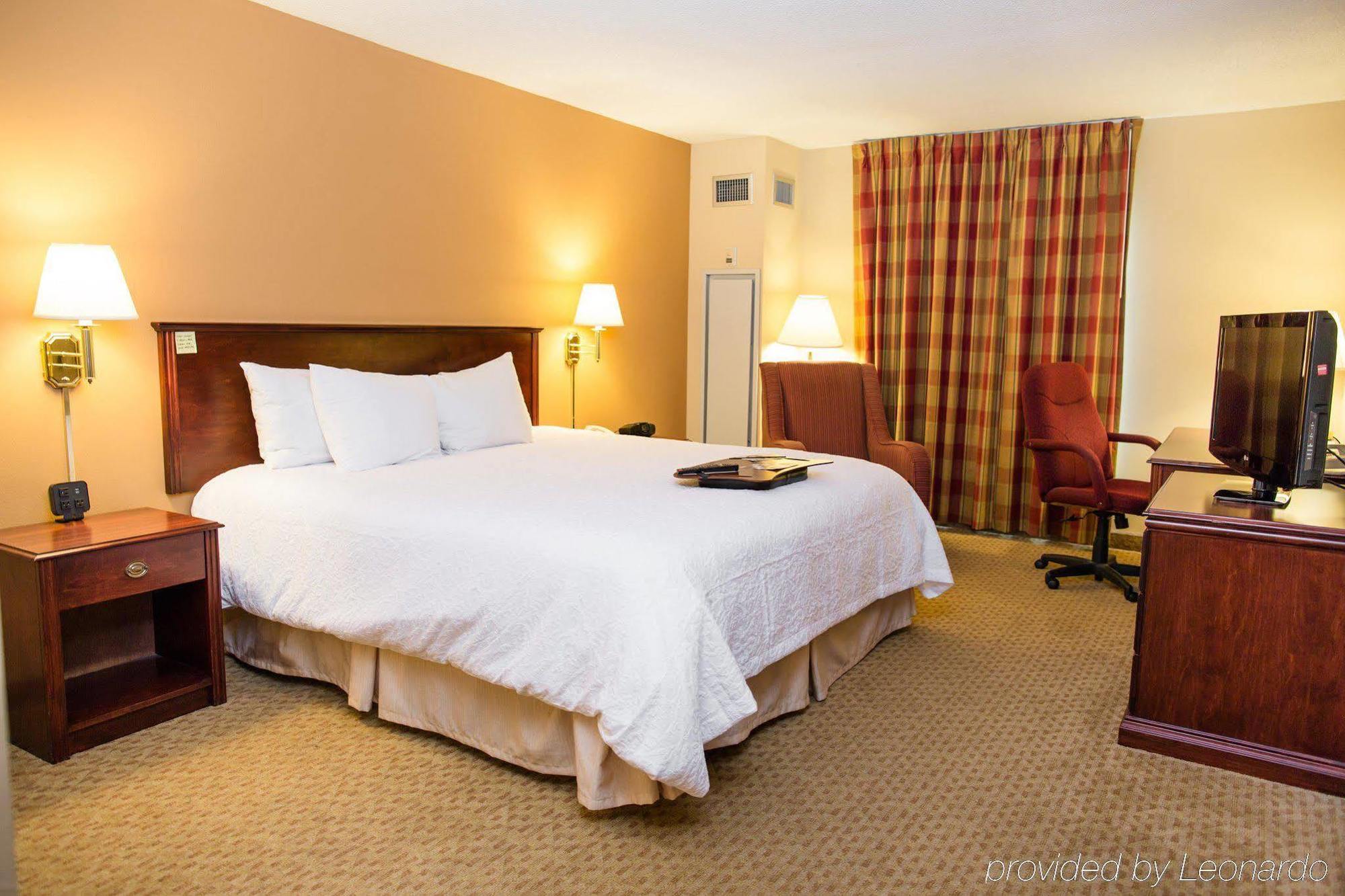 Hampton Inn Columbus-North Esterno foto